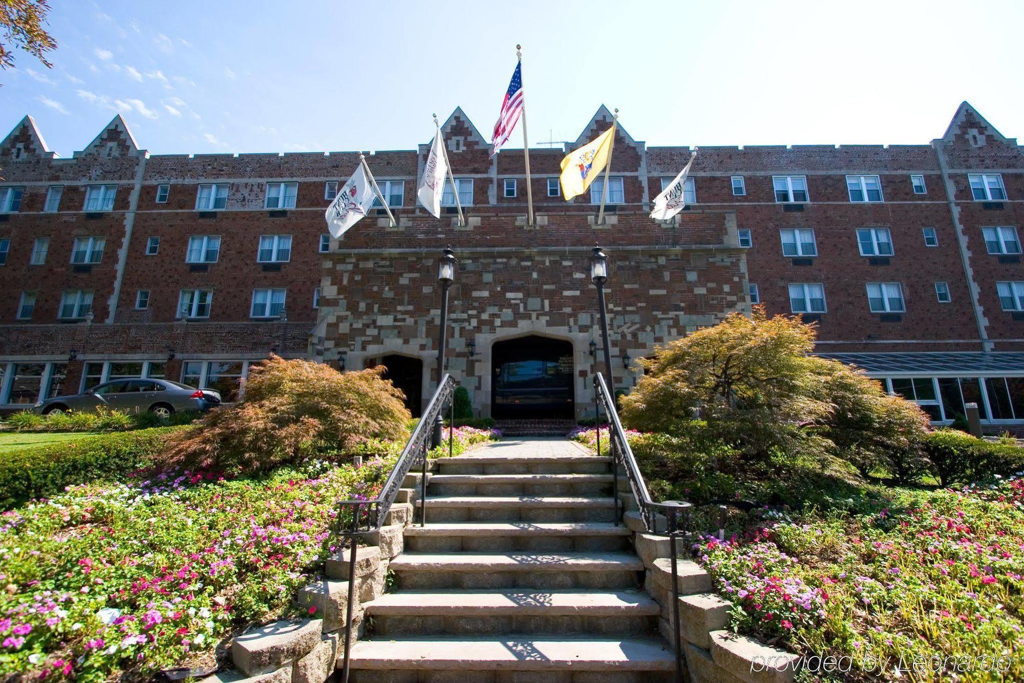 The Albion Summit Hotel Exterior photo