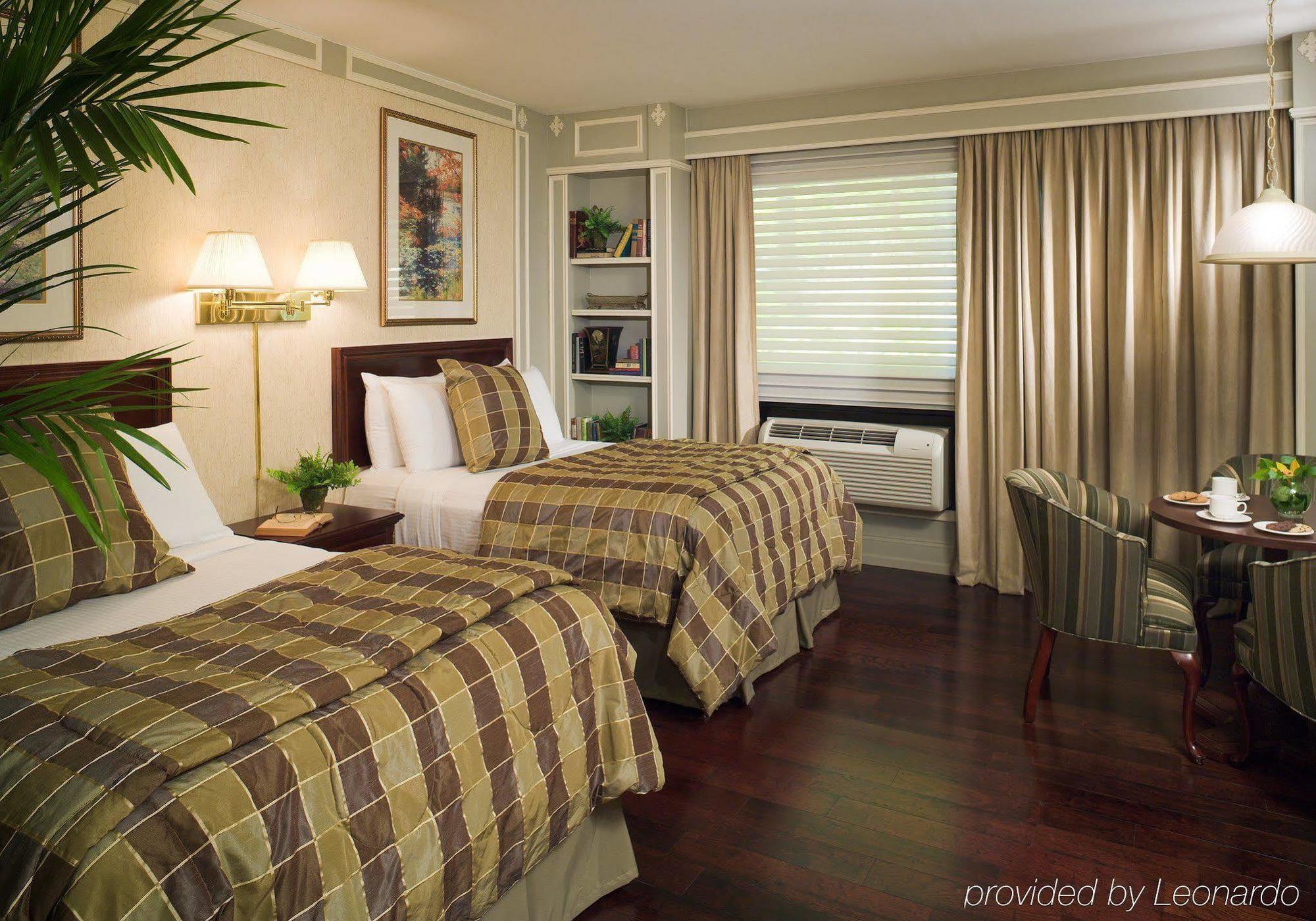 The Albion Summit Hotel Room photo
