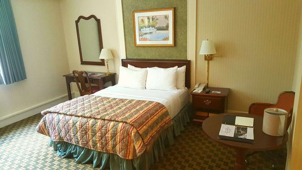 The Albion Summit Hotel Room photo