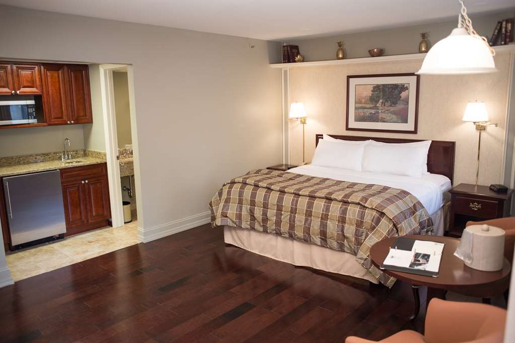 The Albion Summit Hotel Room photo