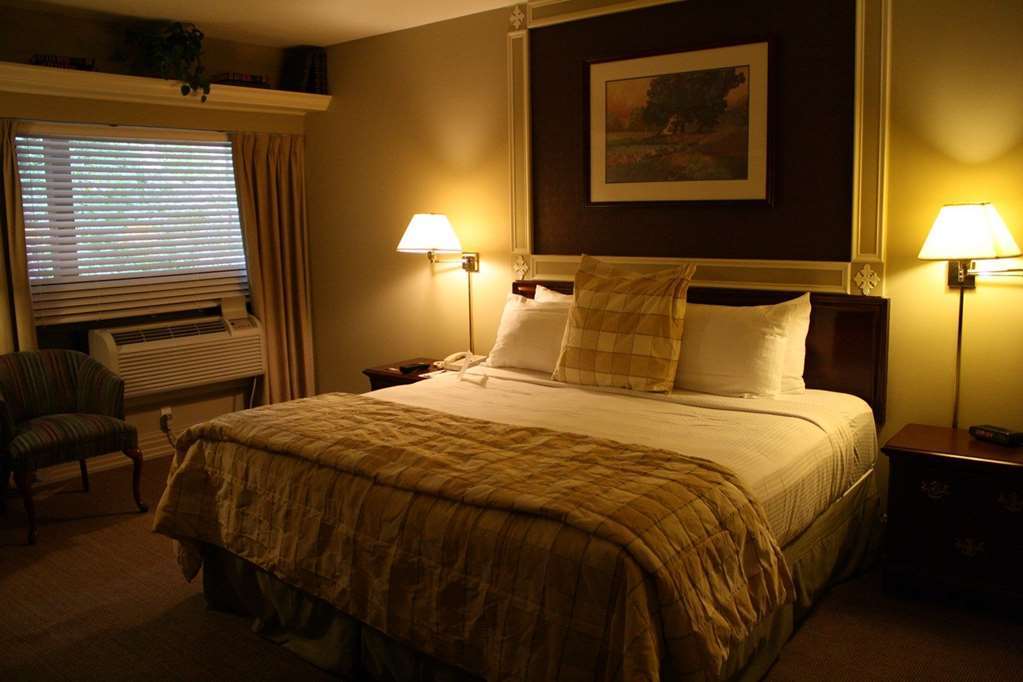The Albion Summit Hotel Room photo