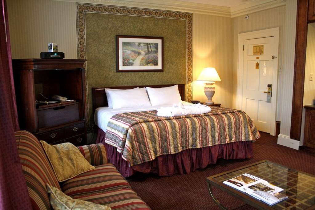 The Albion Summit Hotel Room photo