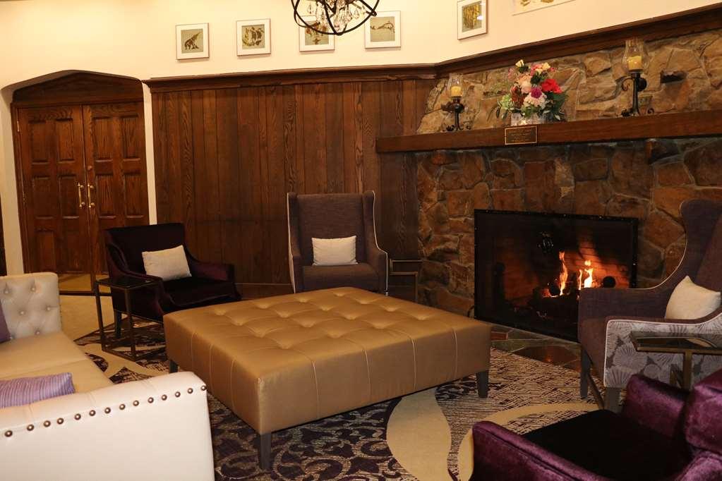 The Albion Summit Hotel Interior photo